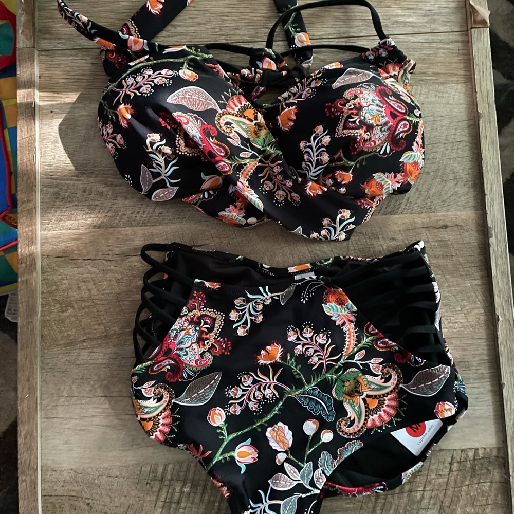 Women’s medium cupshe bikini